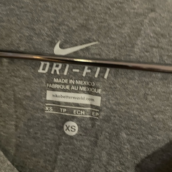 New with tags Nike Drifit XS women’s workout shirt - Picture 2 of 5